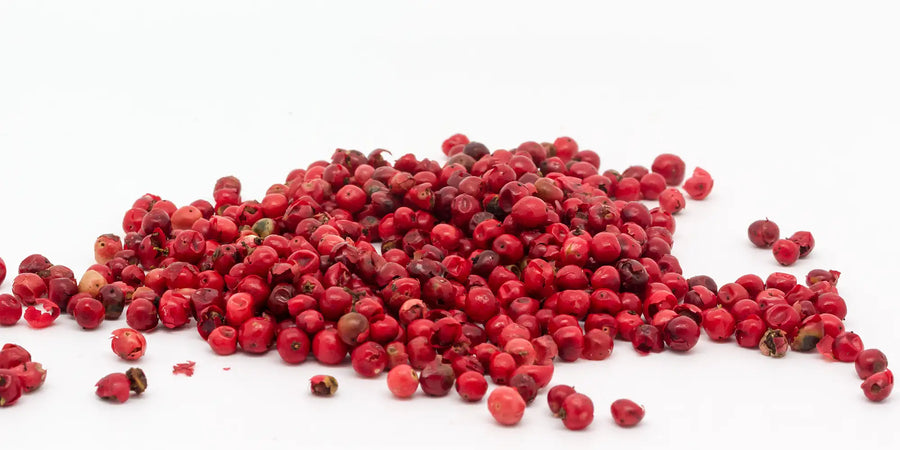 Rosa Pfefferbeeren – fruchtig-mildes Gewuerz fuer Fisch, Salate und feine Gerichte