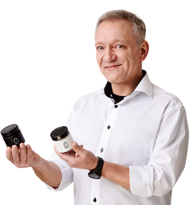 Harald Baecker von Salz-Kultur mit zwei Gläsern in der Hand