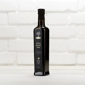 Olivenöl in einer Flasche Frontansicht - Öle & Essige